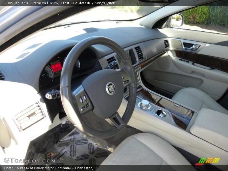 Dashboard of 2009 XF Premium Luxury