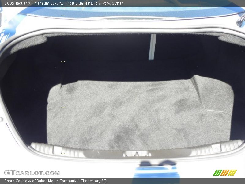  2009 XF Premium Luxury Trunk