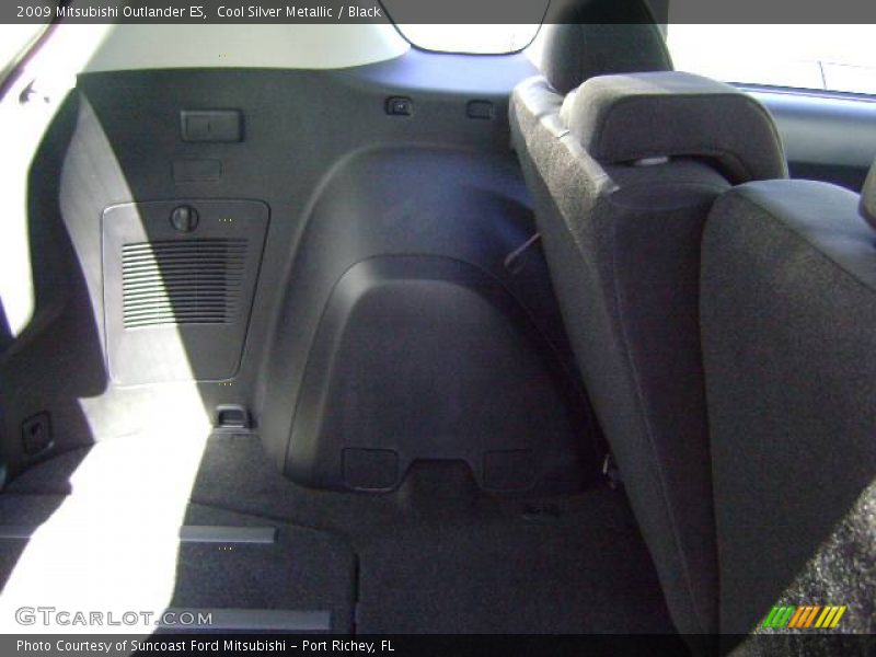 Cool Silver Metallic / Black 2009 Mitsubishi Outlander ES