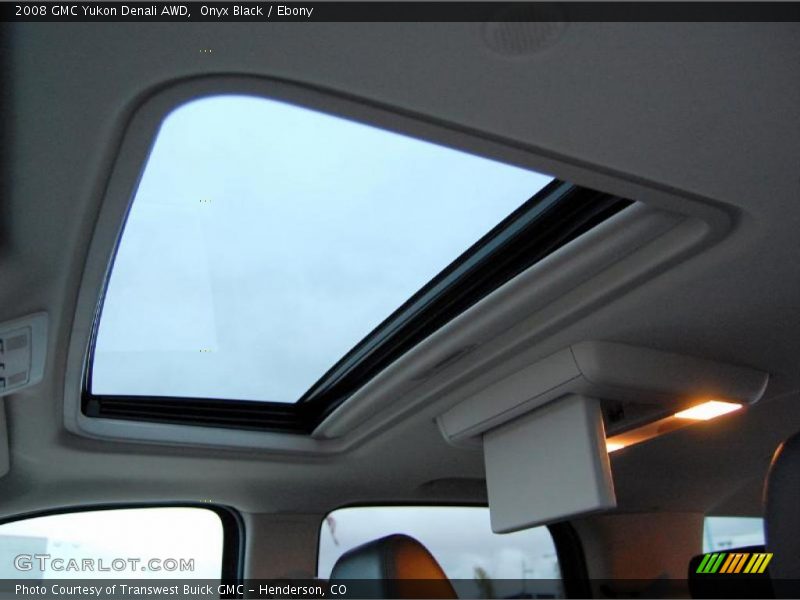Sunroof of 2008 Yukon Denali AWD