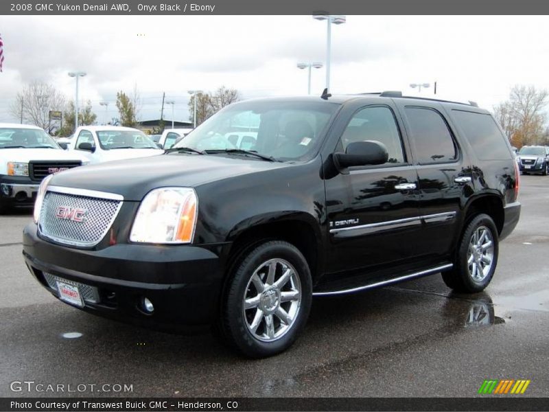 Front 3/4 View of 2008 Yukon Denali AWD