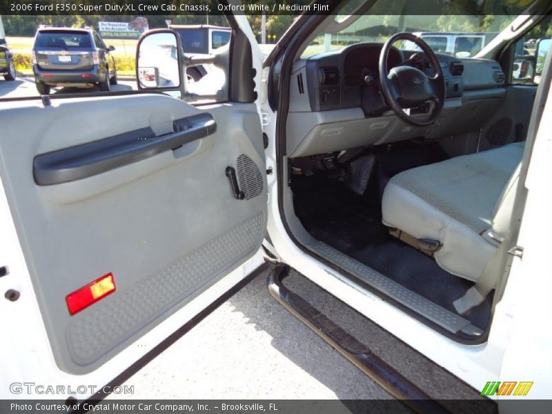  2006 F350 Super Duty XL Crew Cab Chassis Medium Flint Interior