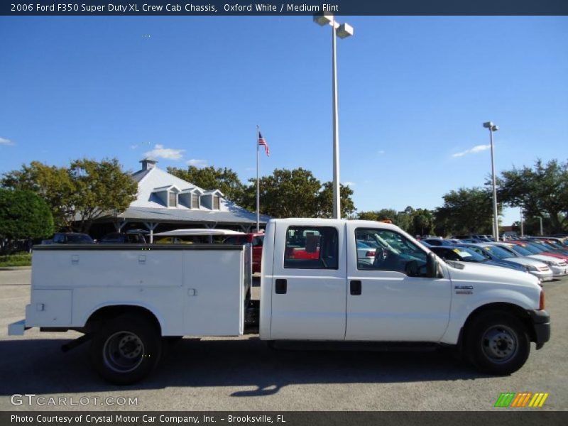 Oxford White / Medium Flint 2006 Ford F350 Super Duty XL Crew Cab Chassis