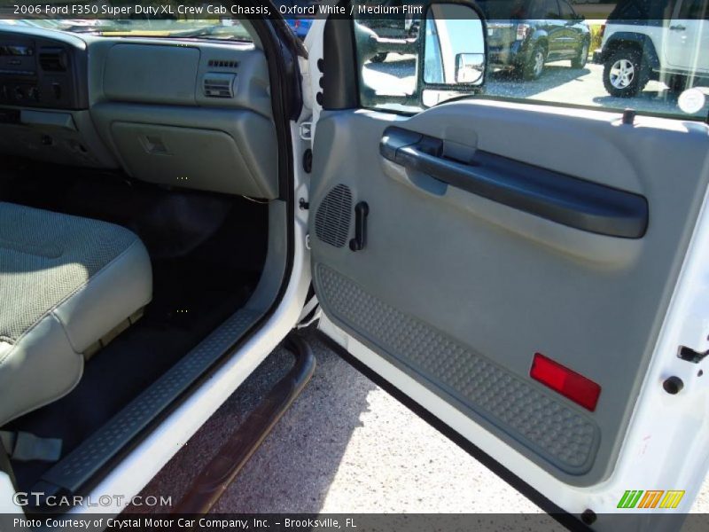 Oxford White / Medium Flint 2006 Ford F350 Super Duty XL Crew Cab Chassis