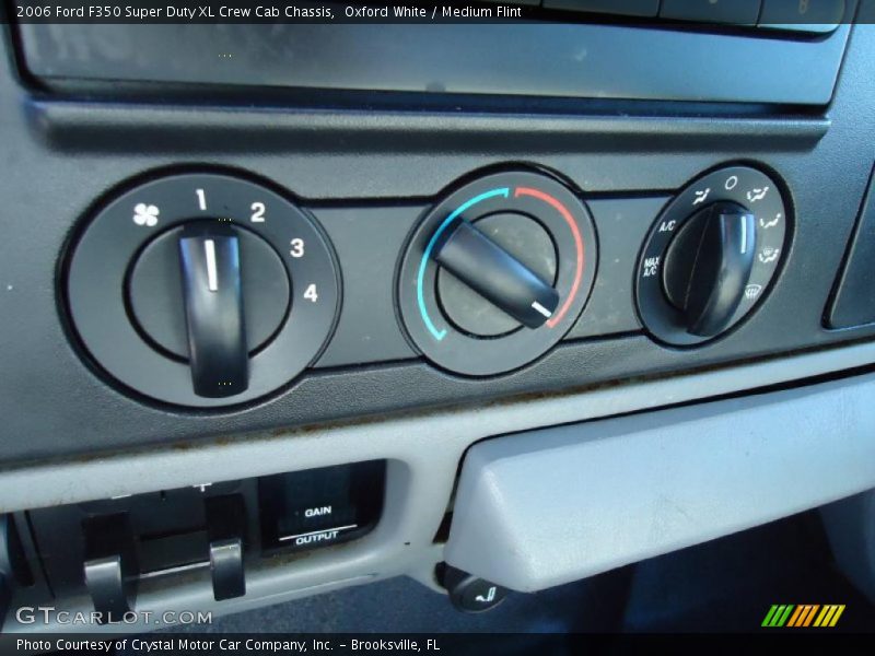 Controls of 2006 F350 Super Duty XL Crew Cab Chassis
