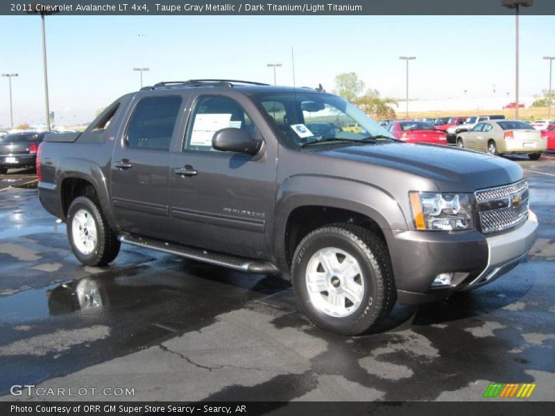 Front 3/4 View of 2011 Avalanche LT 4x4