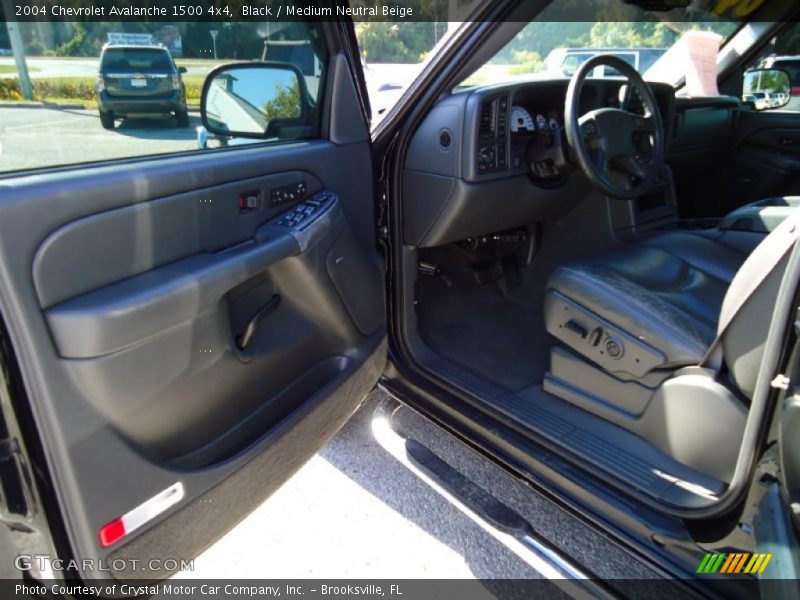 Black / Medium Neutral Beige 2004 Chevrolet Avalanche 1500 4x4