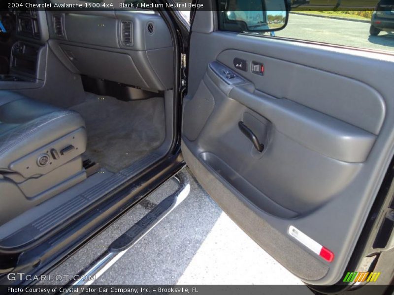 Black / Medium Neutral Beige 2004 Chevrolet Avalanche 1500 4x4