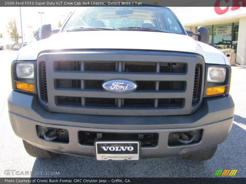 Oxford White / Tan 2006 Ford F350 Super Duty XLT Crew Cab 4x4 Chassis