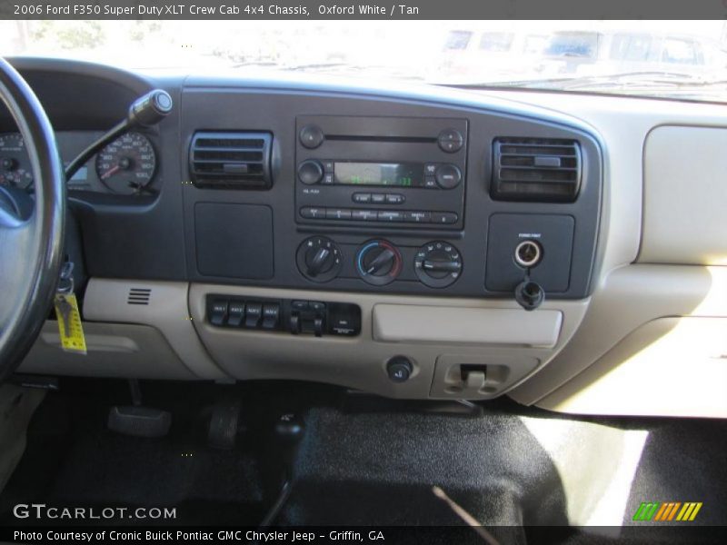 Controls of 2006 F350 Super Duty XLT Crew Cab 4x4 Chassis