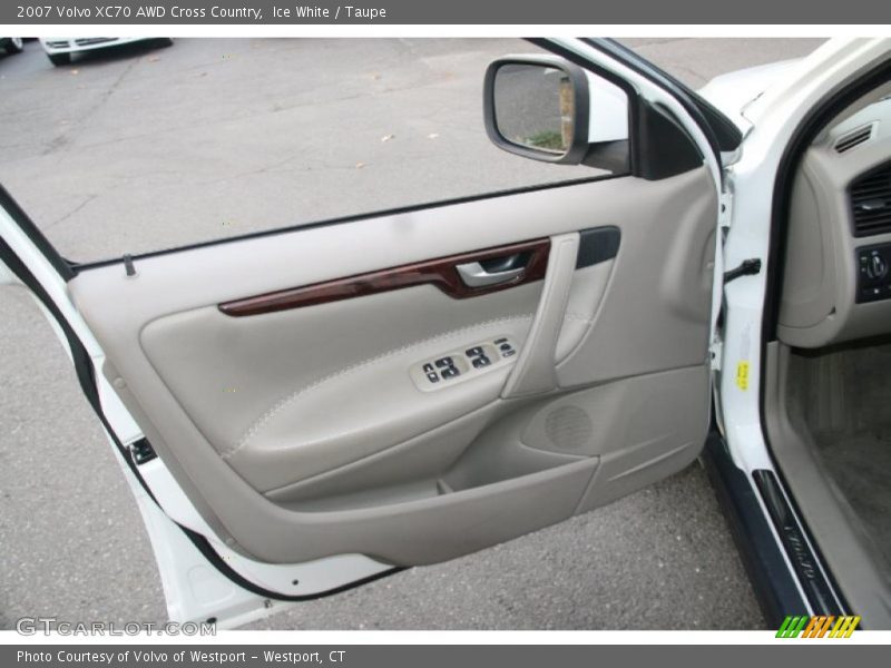 Ice White / Taupe 2007 Volvo XC70 AWD Cross Country