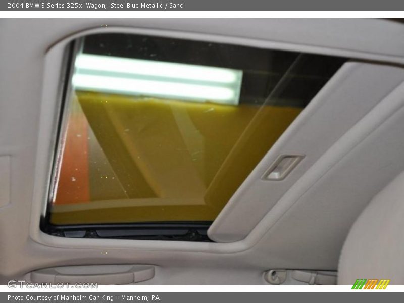 Sunroof of 2004 3 Series 325xi Wagon