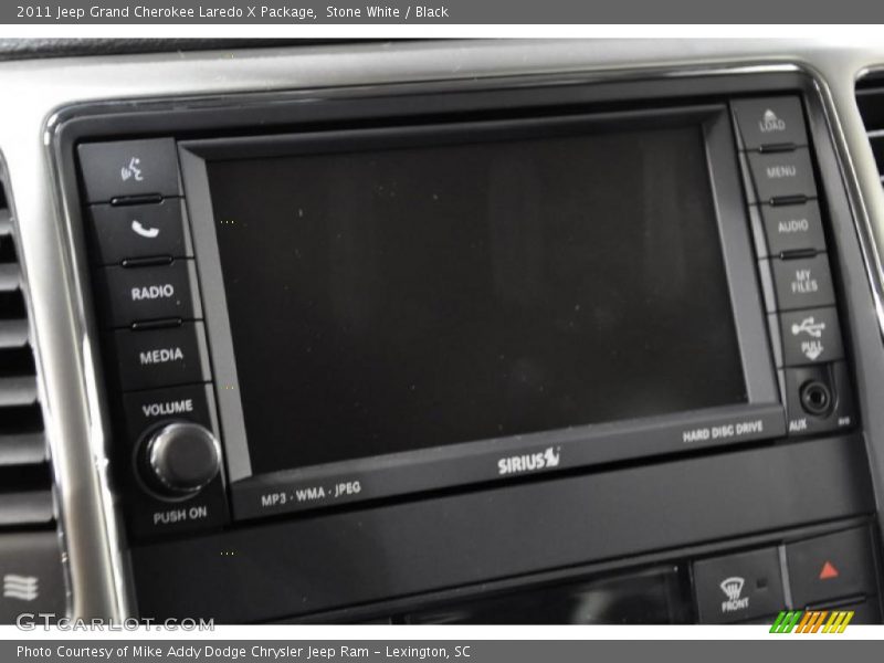 Navigation of 2011 Grand Cherokee Laredo X Package