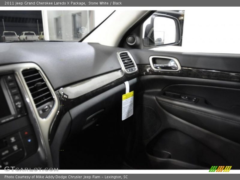 Stone White / Black 2011 Jeep Grand Cherokee Laredo X Package