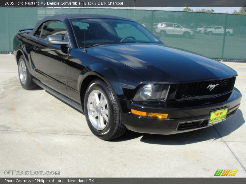 Black / Dark Charcoal 2005 Ford Mustang V6 Deluxe Convertible