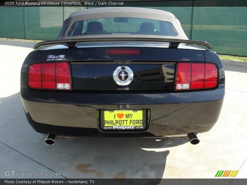 Black / Dark Charcoal 2005 Ford Mustang V6 Deluxe Convertible