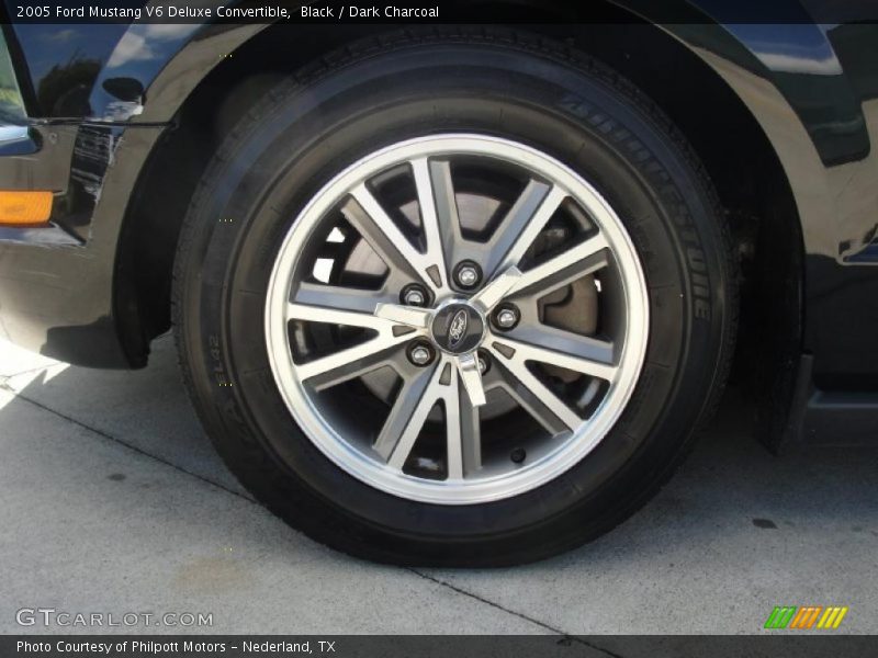 Black / Dark Charcoal 2005 Ford Mustang V6 Deluxe Convertible