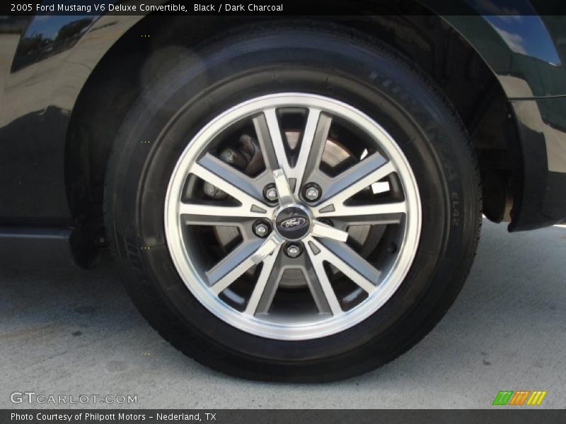 Black / Dark Charcoal 2005 Ford Mustang V6 Deluxe Convertible
