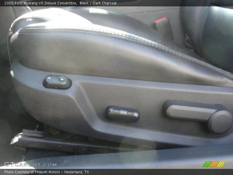 Black / Dark Charcoal 2005 Ford Mustang V6 Deluxe Convertible
