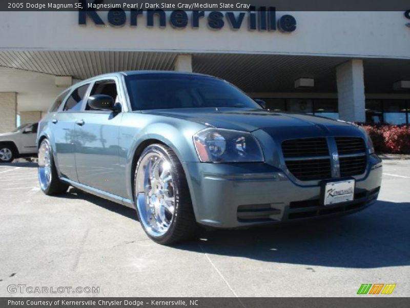 Magnesium Pearl / Dark Slate Gray/Medium Slate Gray 2005 Dodge Magnum SE