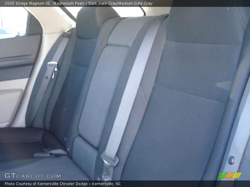 Magnesium Pearl / Dark Slate Gray/Medium Slate Gray 2005 Dodge Magnum SE