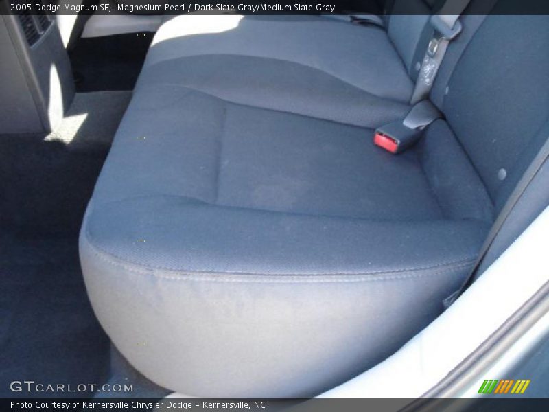 Magnesium Pearl / Dark Slate Gray/Medium Slate Gray 2005 Dodge Magnum SE