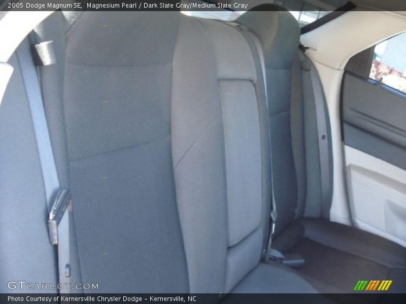 Magnesium Pearl / Dark Slate Gray/Medium Slate Gray 2005 Dodge Magnum SE