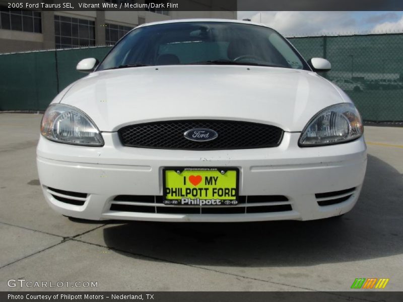Vibrant White / Medium/Dark Flint 2005 Ford Taurus SEL