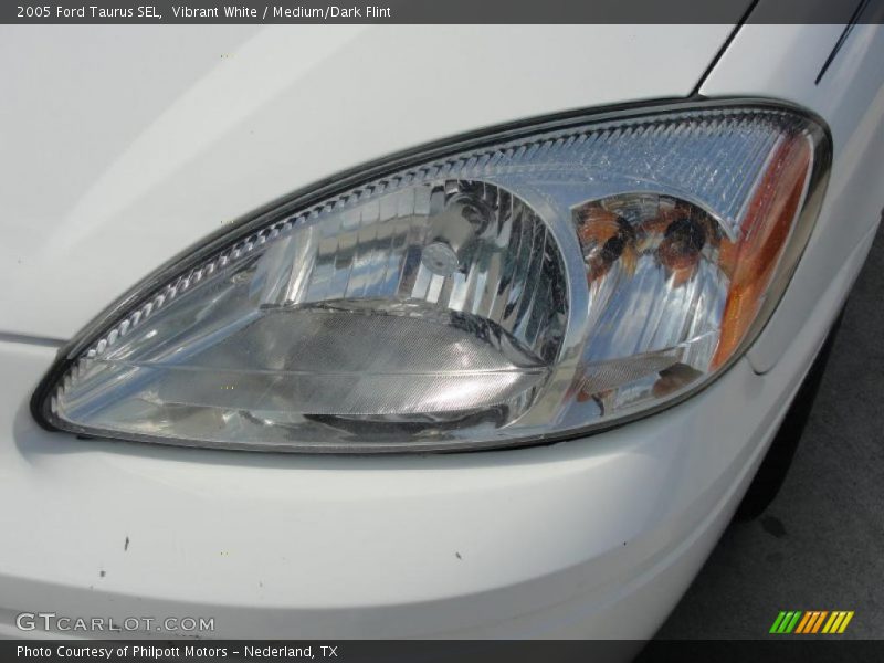 Vibrant White / Medium/Dark Flint 2005 Ford Taurus SEL