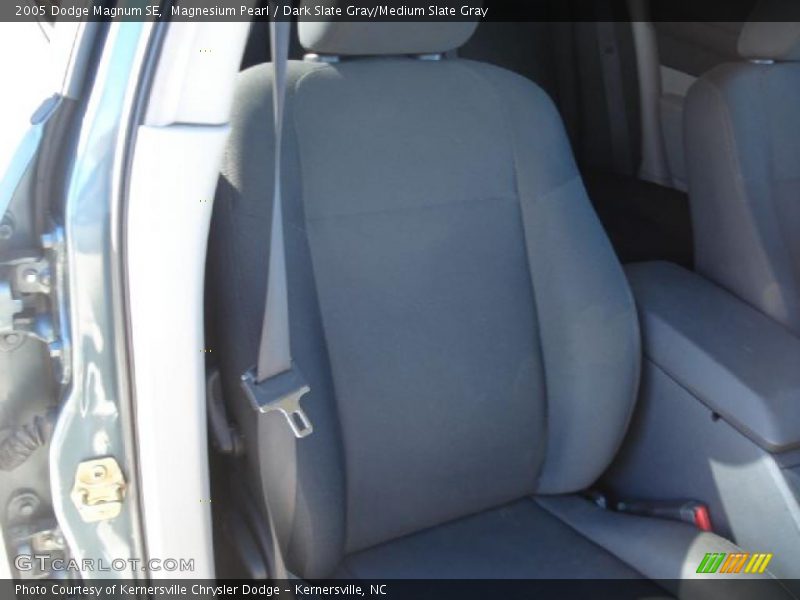 Magnesium Pearl / Dark Slate Gray/Medium Slate Gray 2005 Dodge Magnum SE