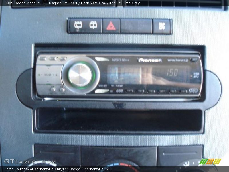 Magnesium Pearl / Dark Slate Gray/Medium Slate Gray 2005 Dodge Magnum SE