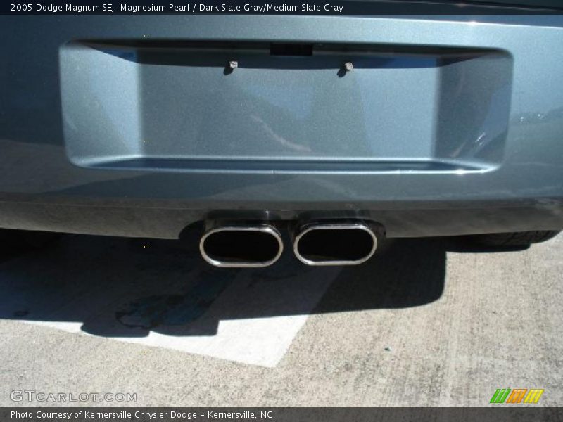 Magnesium Pearl / Dark Slate Gray/Medium Slate Gray 2005 Dodge Magnum SE