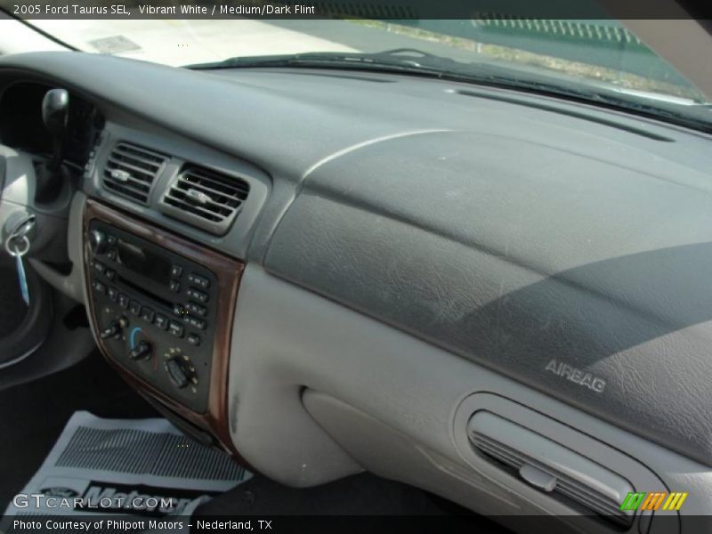 Vibrant White / Medium/Dark Flint 2005 Ford Taurus SEL