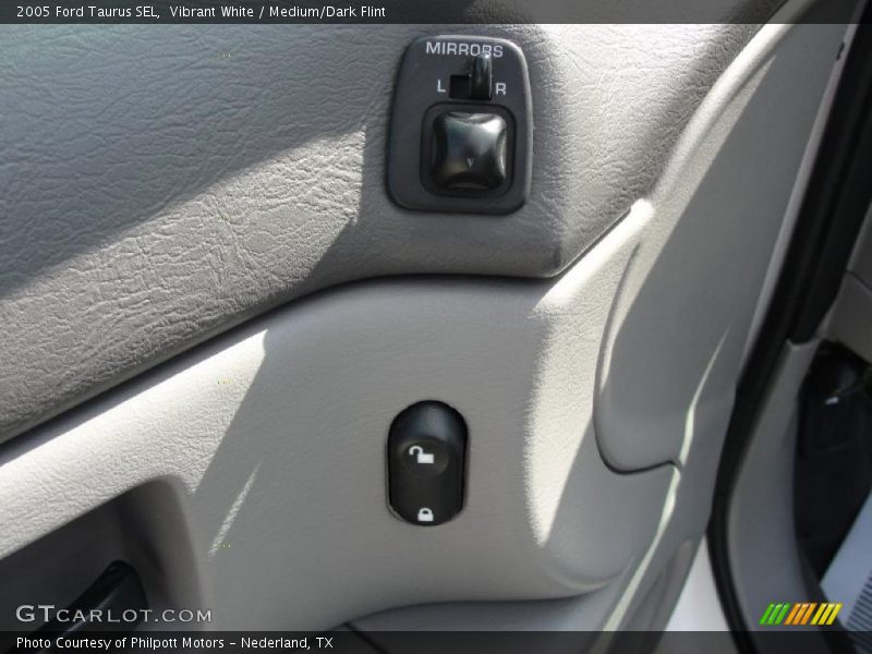 Vibrant White / Medium/Dark Flint 2005 Ford Taurus SEL