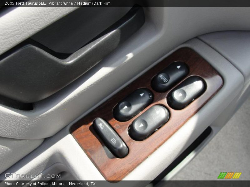Vibrant White / Medium/Dark Flint 2005 Ford Taurus SEL