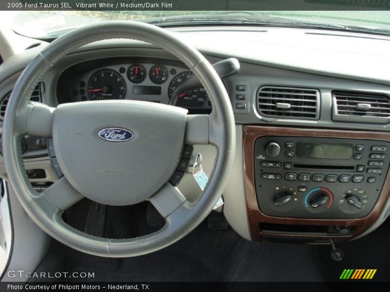 Dashboard of 2005 Taurus SEL