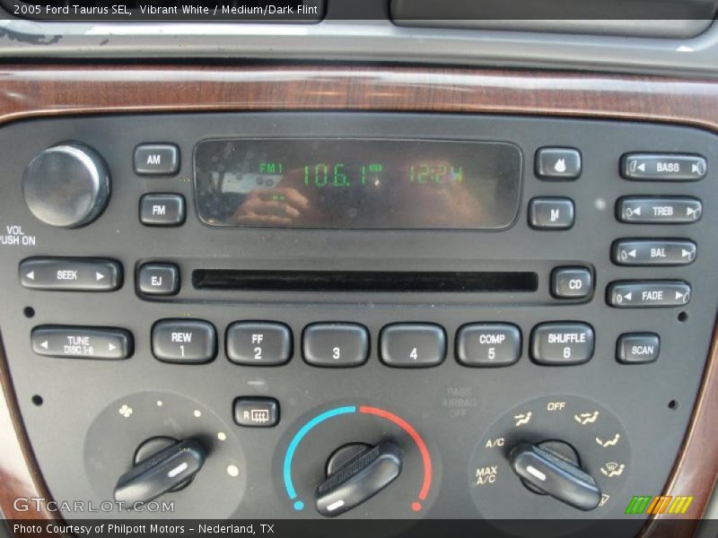 Controls of 2005 Taurus SEL