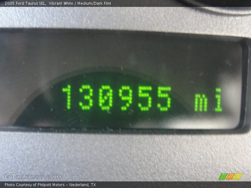 Vibrant White / Medium/Dark Flint 2005 Ford Taurus SEL