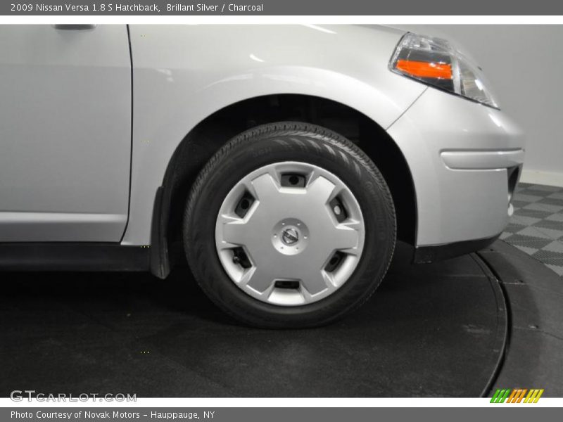  2009 Versa 1.8 S Hatchback Wheel