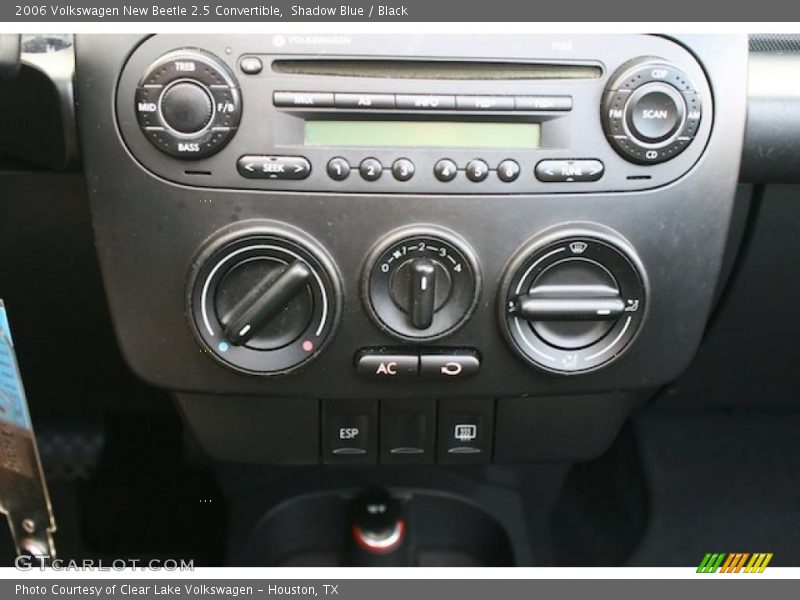Controls of 2006 New Beetle 2.5 Convertible