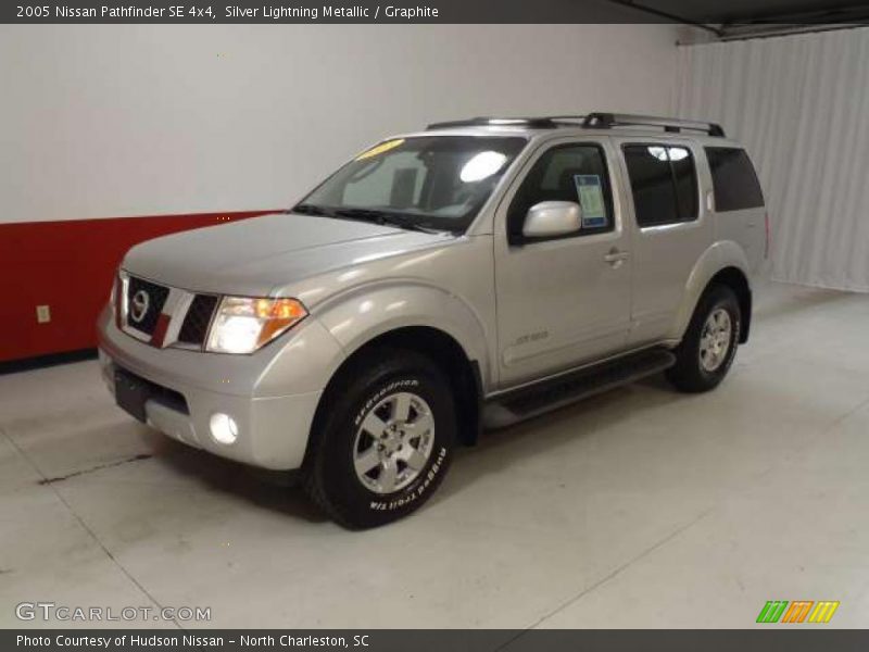 Silver Lightning Metallic / Graphite 2005 Nissan Pathfinder SE 4x4