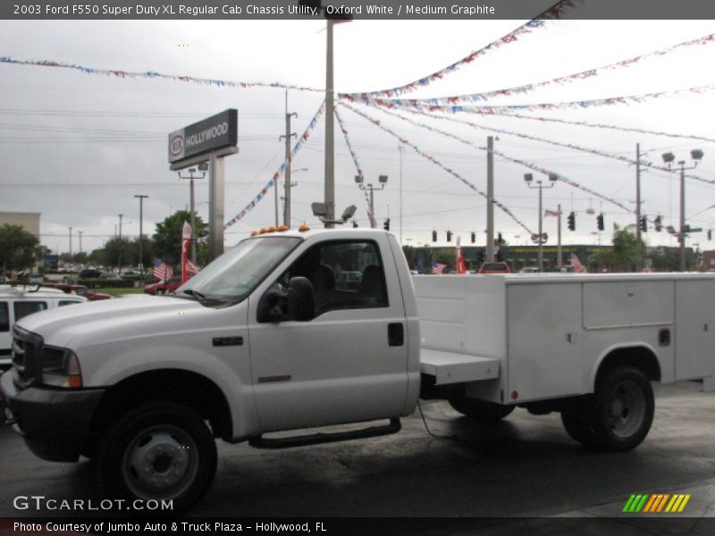 Oxford White / Medium Graphite 2003 Ford F550 Super Duty XL Regular Cab Chassis Utility