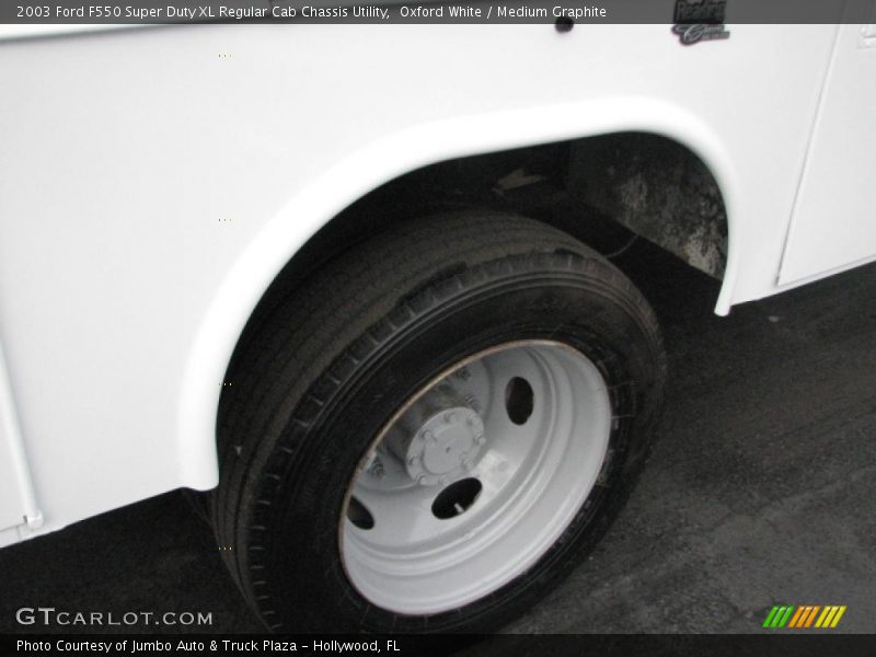 Oxford White / Medium Graphite 2003 Ford F550 Super Duty XL Regular Cab Chassis Utility