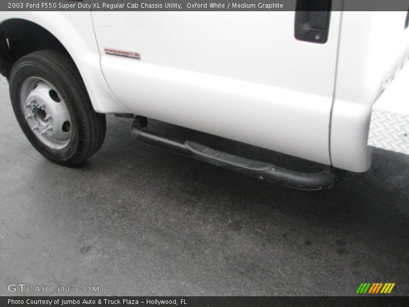 Oxford White / Medium Graphite 2003 Ford F550 Super Duty XL Regular Cab Chassis Utility