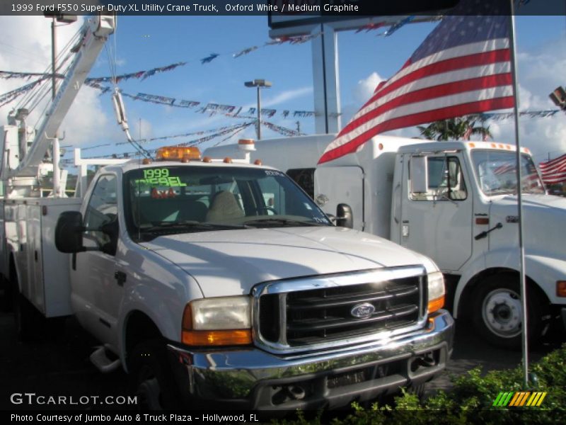 Oxford White / Medium Graphite 1999 Ford F550 Super Duty XL Utility Crane Truck