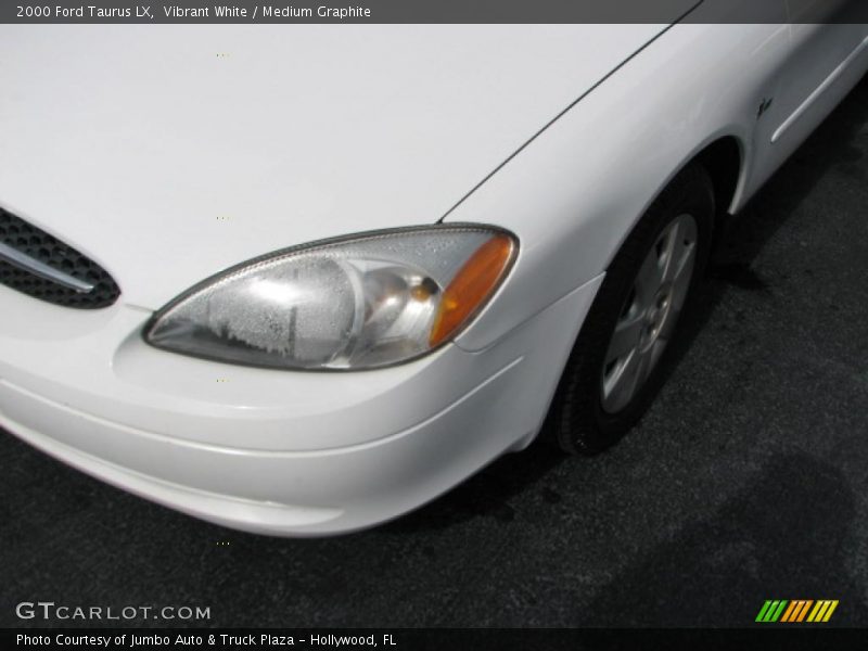 Vibrant White / Medium Graphite 2000 Ford Taurus LX