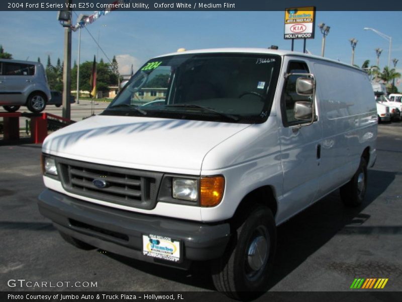 Front 3/4 View of 2004 E Series Van E250 Commercial Utility