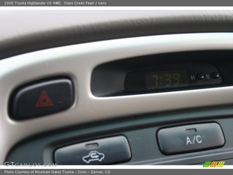 Oasis Green Pearl / Ivory 2005 Toyota Highlander V6 4WD