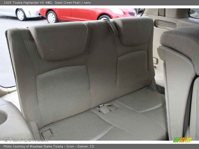 Oasis Green Pearl / Ivory 2005 Toyota Highlander V6 4WD