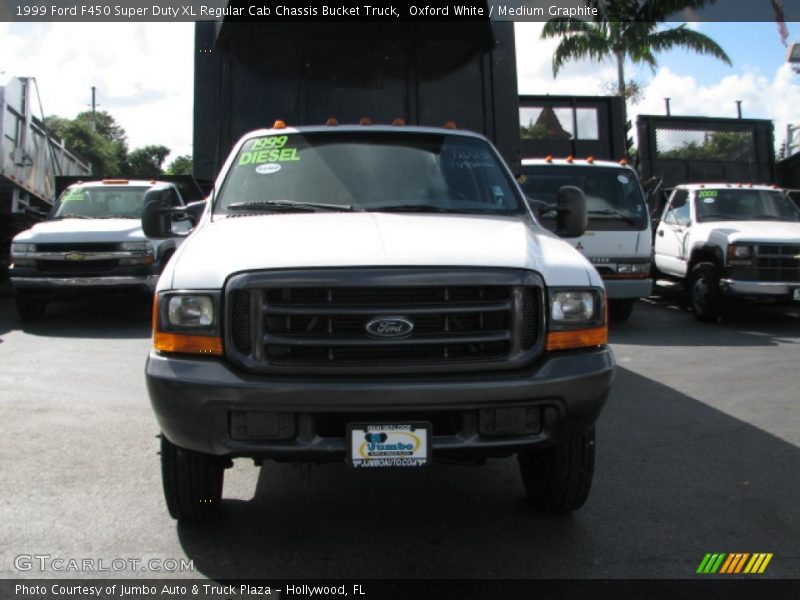 Oxford White / Medium Graphite 1999 Ford F450 Super Duty XL Regular Cab Chassis Bucket Truck